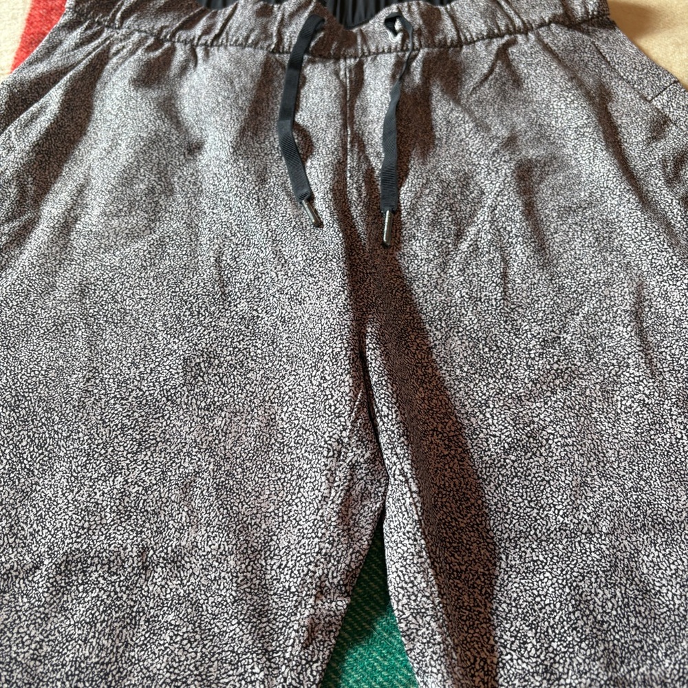 Lululemon Printed Drawstring Stretch Cropped Pant… - image 2